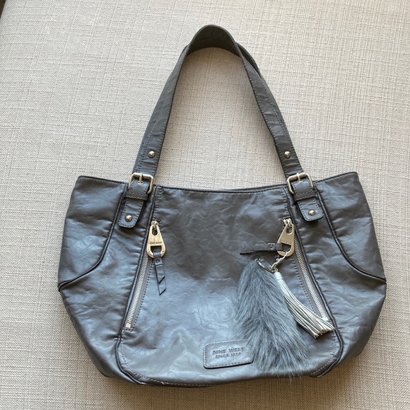 Nine West shoulder bag, grey, two zipper pockets,silver toned hardware, keychain - Picture 5 of 10